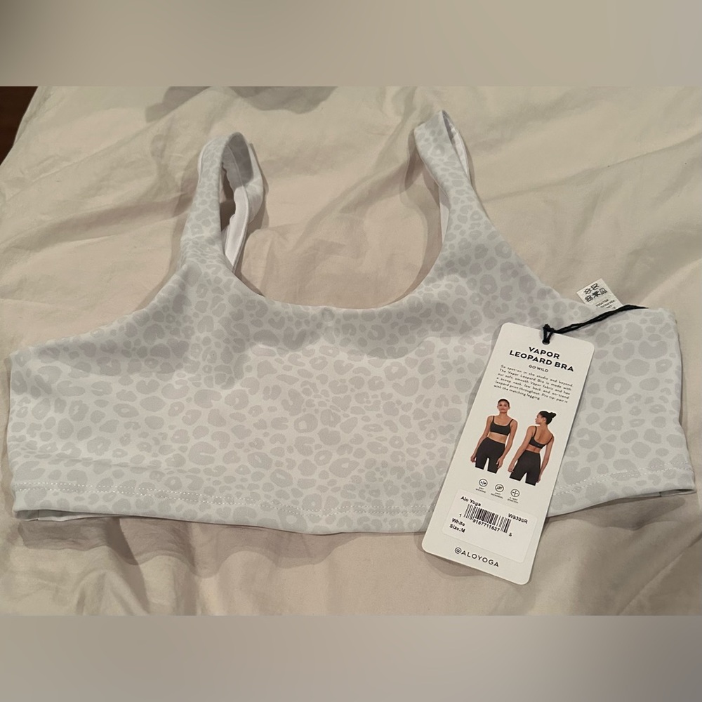 NWT- Alo Vapor Leopard Bra